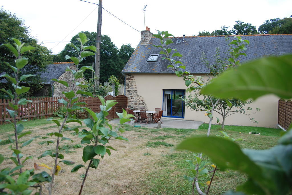 La Ferme Du Chauchix Hotel Lamballe Ruang foto
